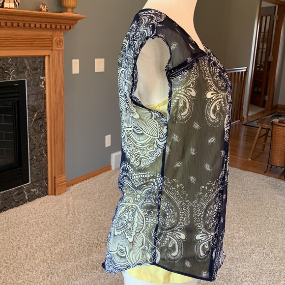 A.N.A. A New Approach Top with Cap Sleeves , Size Medium - Picture 2 of 16